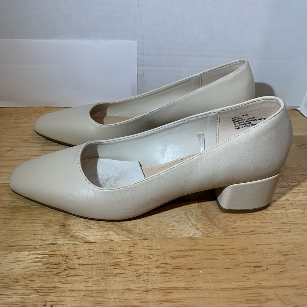 Liz Claiborne Memory Foam LC FARIS Women Size (9.5M) Cream